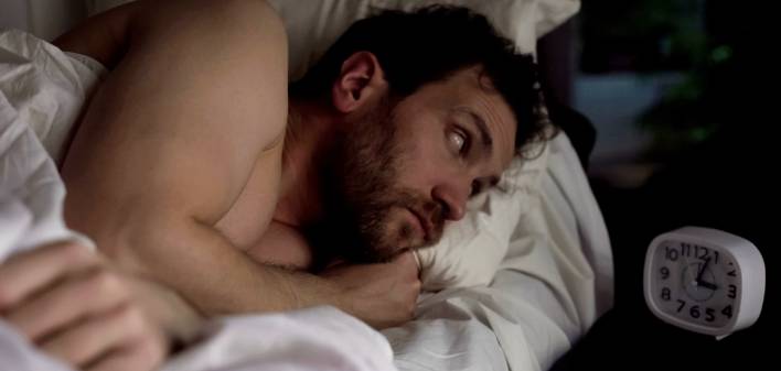 AL_man_looking_at_clock_40_1047212472_708x337